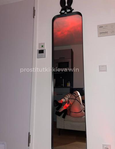 Повія Ариана - Фото  3 №9089